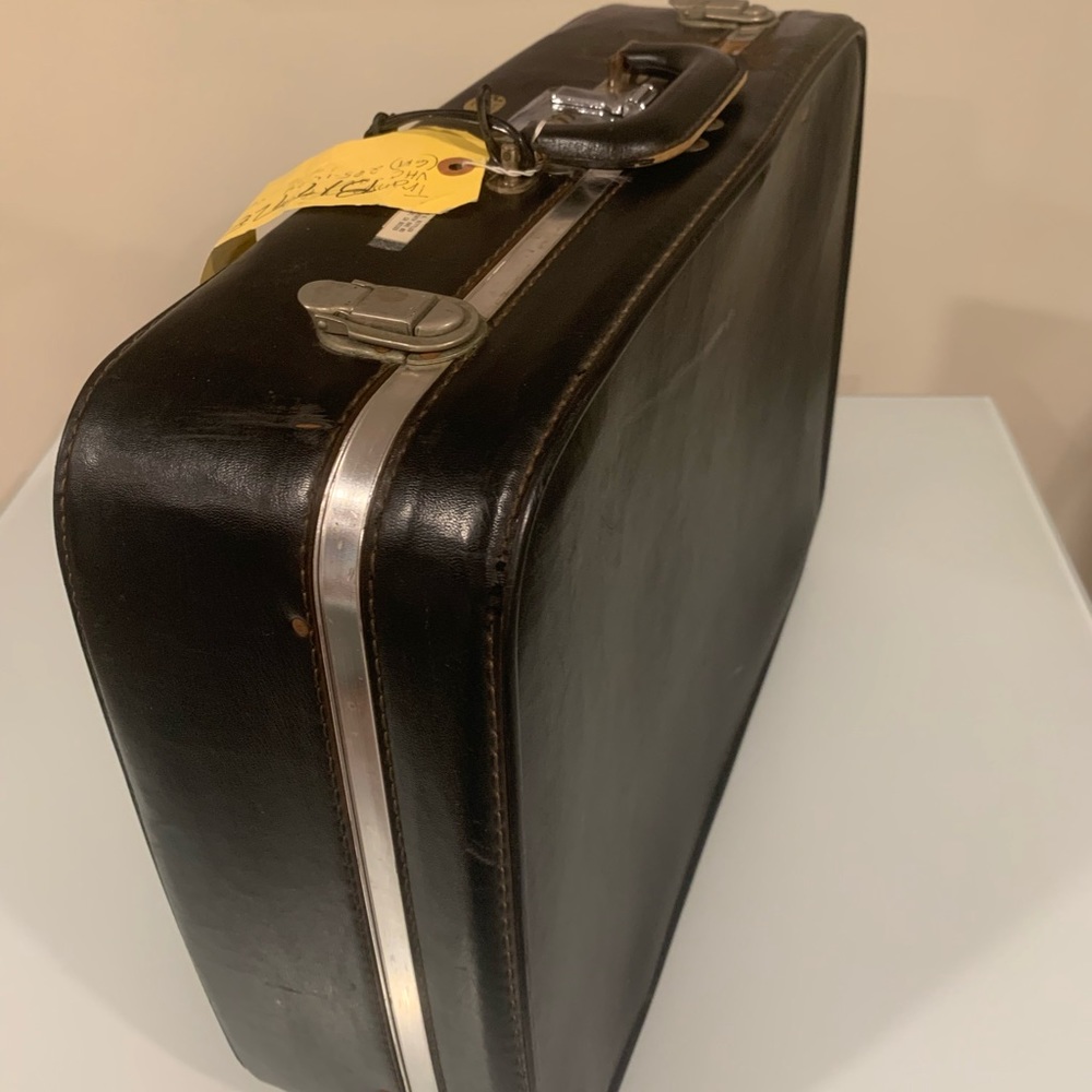 VINTAGE BLACK SUITCASE